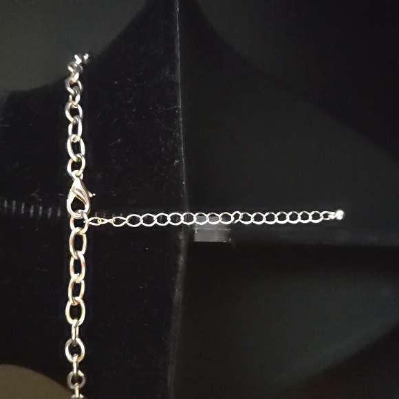 Elegant Vintage Gold and White Faceted Floral Necklace. Perfect! - Picture 4 of 8